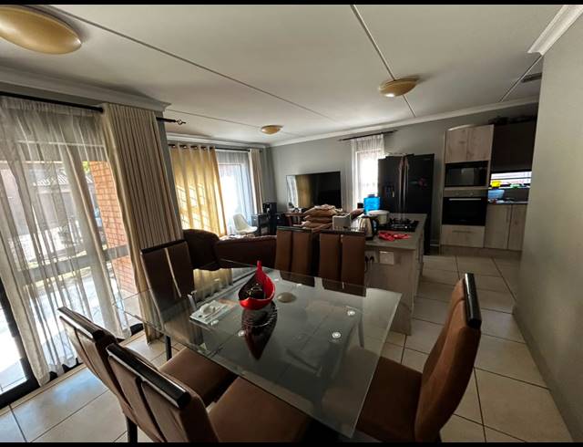 3 BEDROOM TOWNHOUSE TO LET IN MONTANA